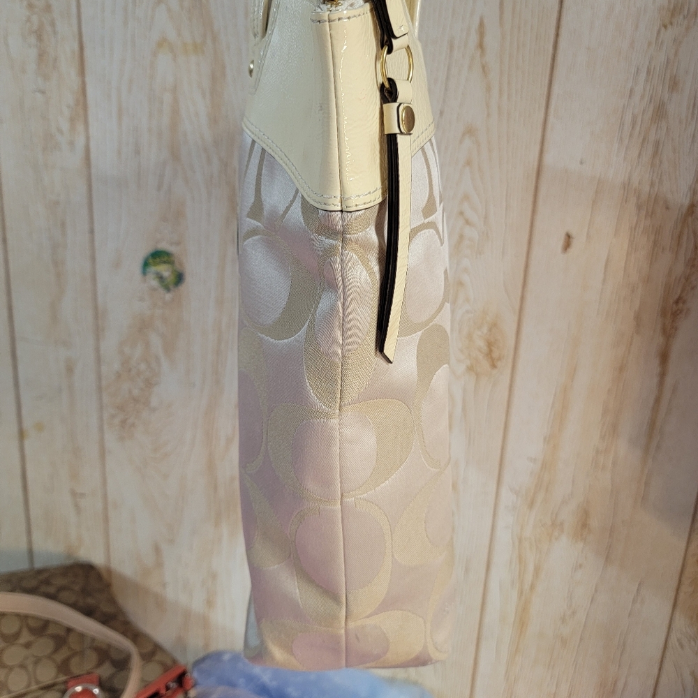 Coach shoulder bag 13x12x4 - Picture 2 of 16